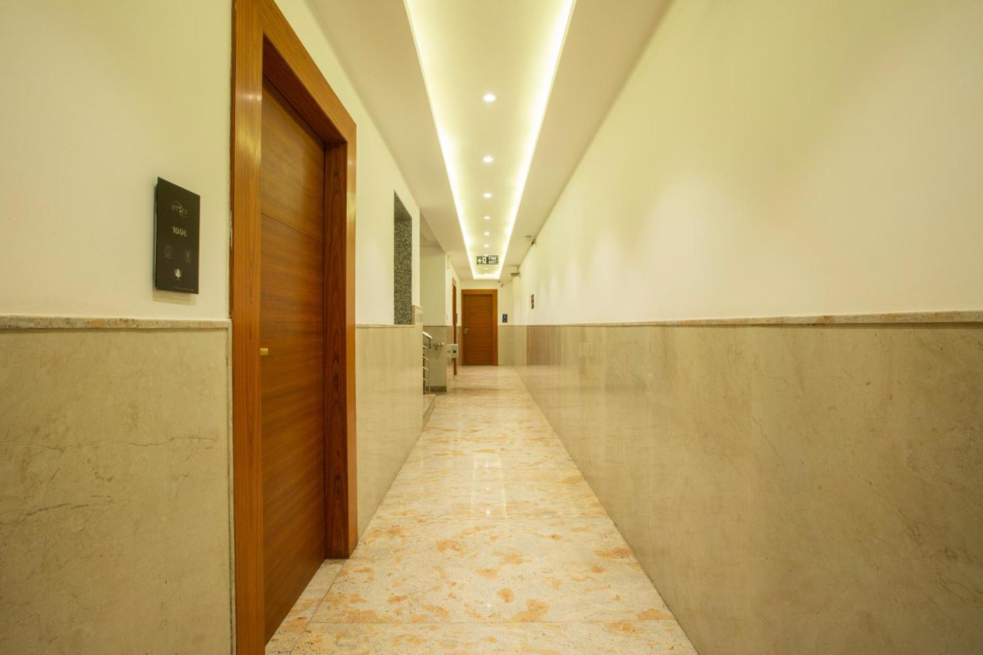 Hotel Arch Suites - Near Aerocity Nova Deli Exterior foto